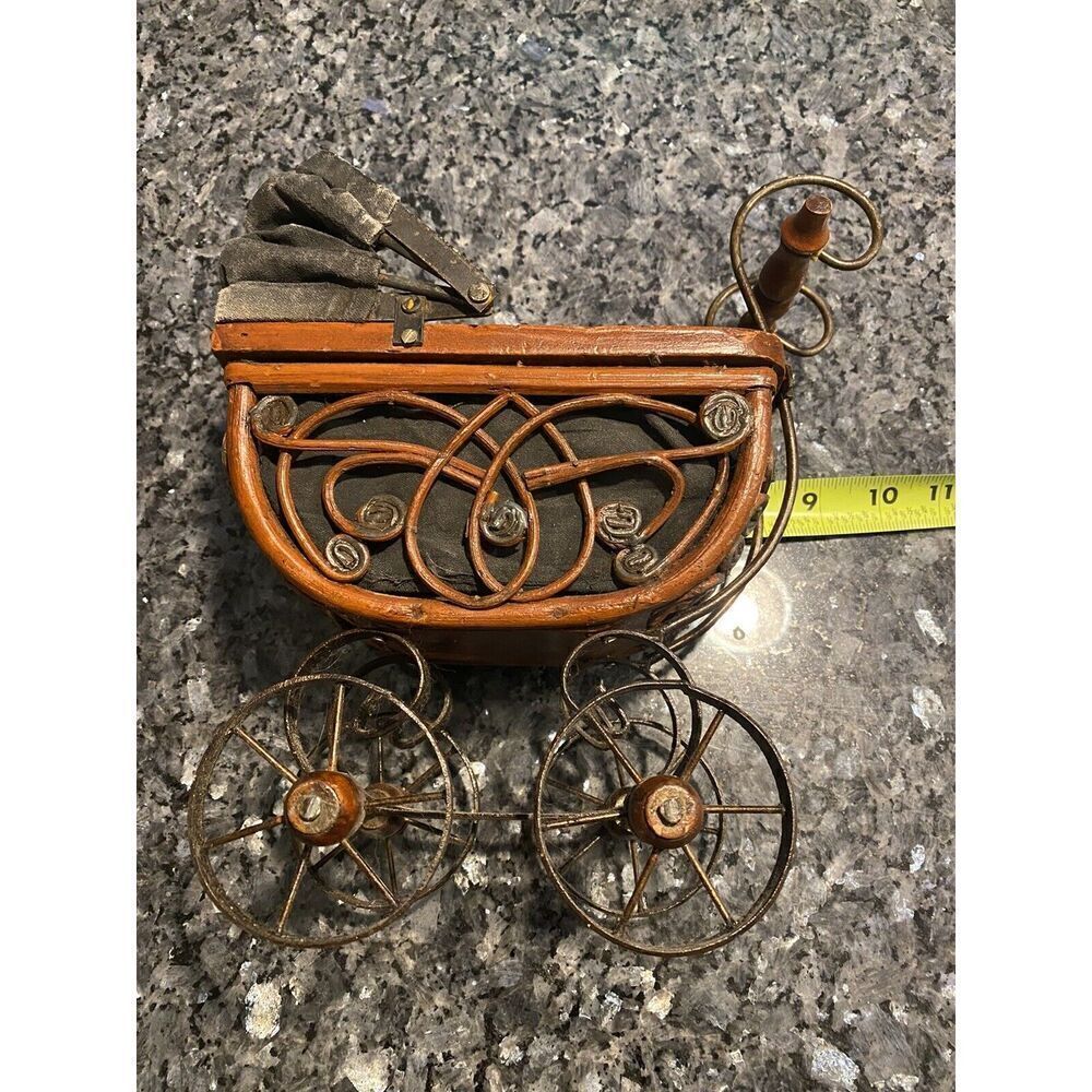 Vintage Wicker Baby Doll Carriage Buggy Antique Stroller Home Decor Planter